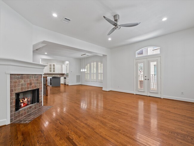 Building Photo - 588 Bomar St