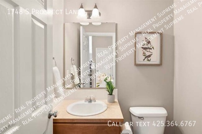 Building Photo - 1748 S Prospect Ln