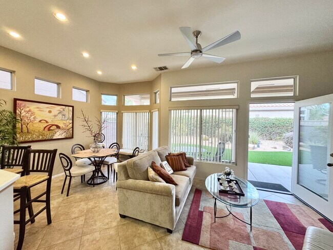 Building Photo - 38517 Fallbrook Ave