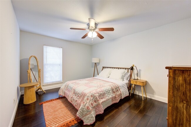 Building Photo - 1909 Brun St