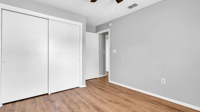Building Photo - Renovated 2 Bedroom Unit