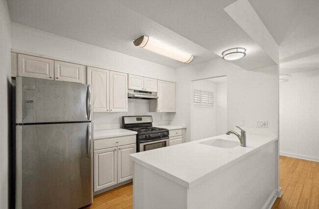 Building Photo - 2303 East Side Dr