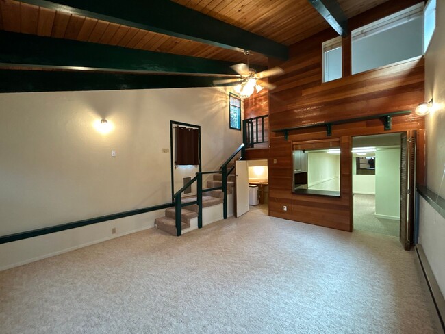 Building Photo - 3 Bedroom / 2 Bathroom in Bend's Orchard D...