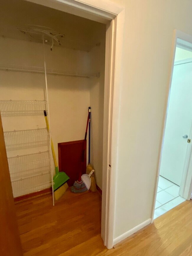 Building Photo - Charming 3Bedroom/2Bathroom Detached Home ...