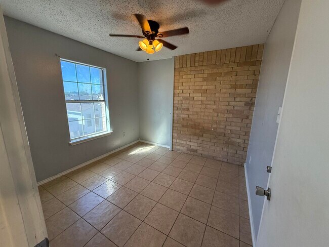 Building Photo - 311 Soria Dr