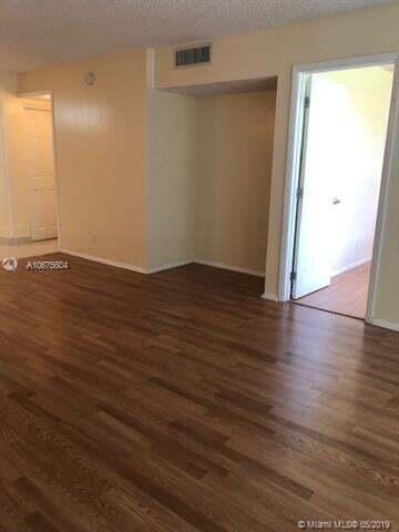Building Photo - 1911 Sabal Palm Dr