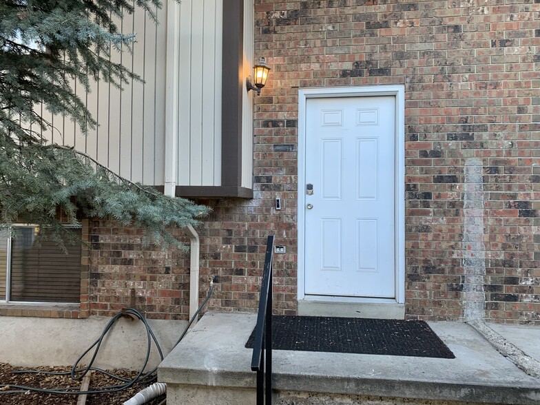 Building Photo - 1324 E 4200 S