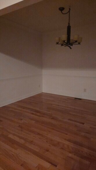 Building Photo - 324 Avenue of the Oaks