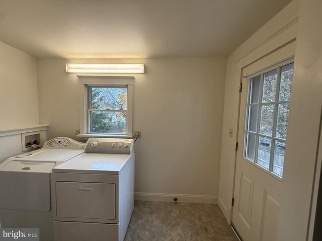 Building Photo - 1740 Arnold Ave