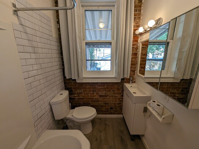 Building Photo - 2630 Oregon Ave