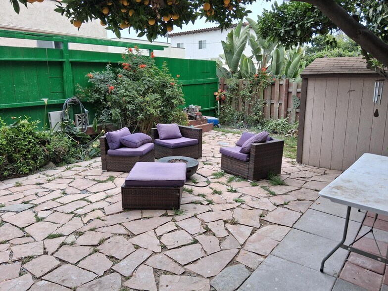 Private Yard - 10525 Clarkson Rd