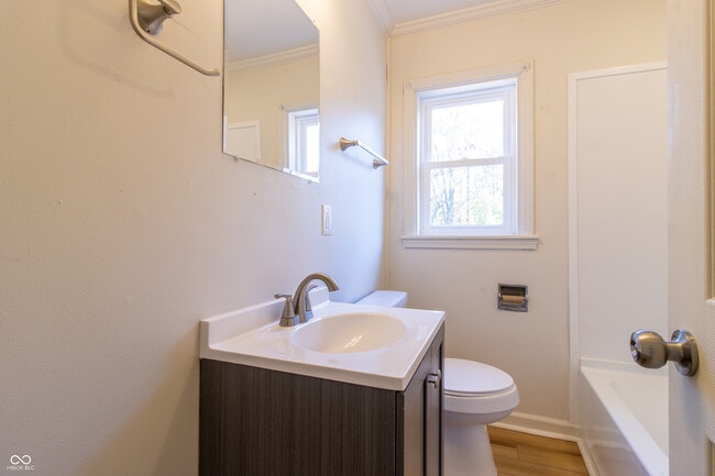 Building Photo - 1730 E 75th St