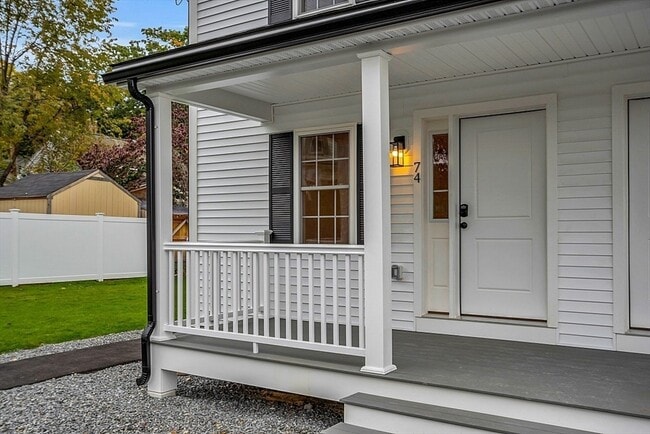 Building Photo - 74 Smith St