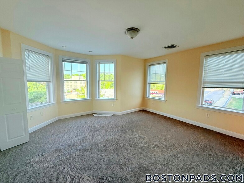 Building Photo - 83 Fairmount Ave