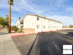 Building Photo - FREE FIRST MONTH'S RENT MOVE IN SPECIAL! Cozy 2/1 Phoenix Apartment!