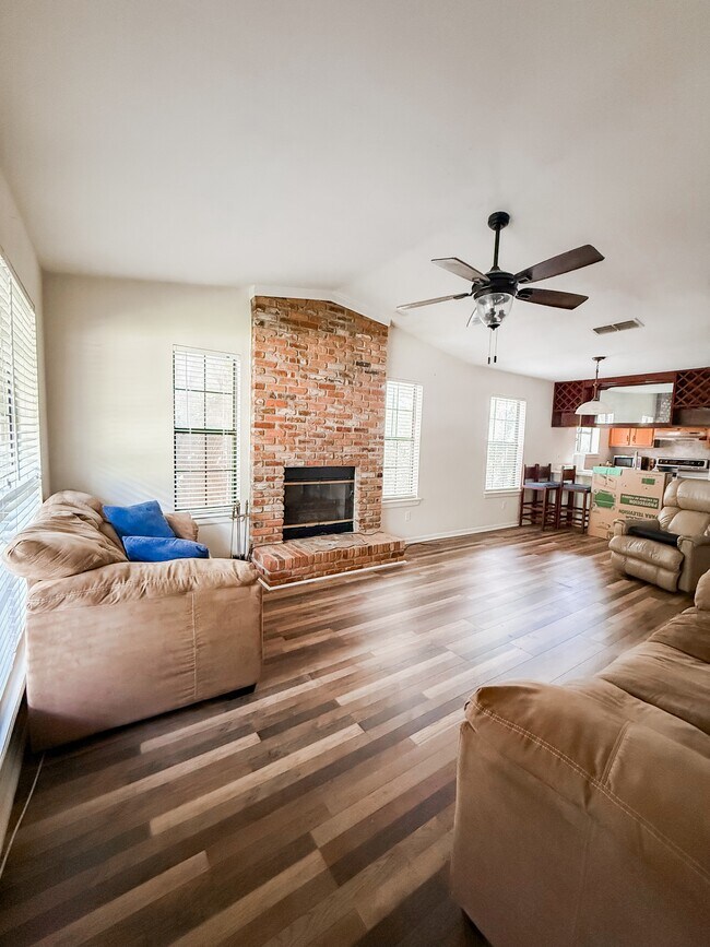Building Photo - 2312 Brynmahr Dr
