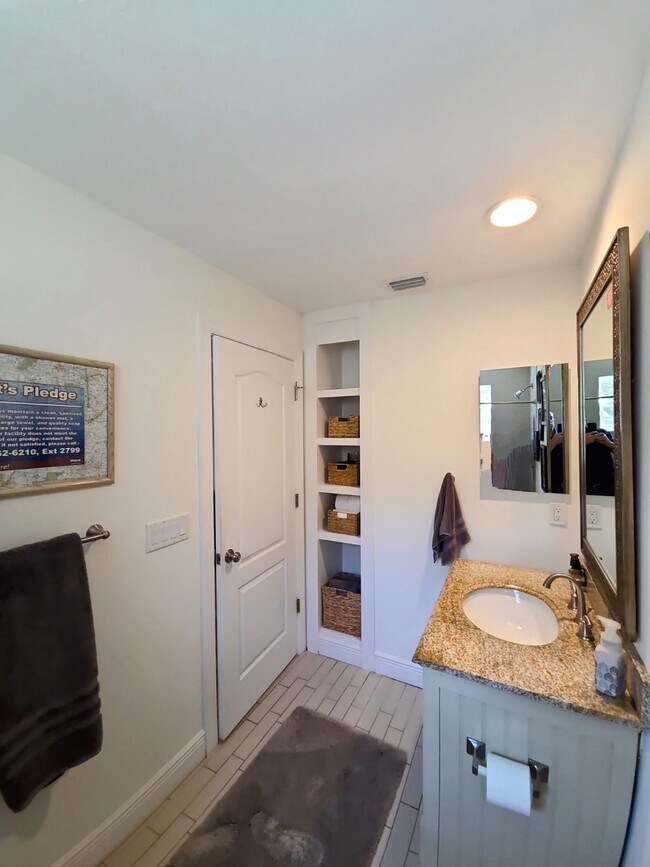 Building Photo - 857 10th Ave S