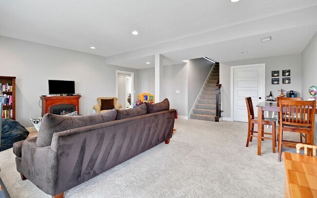 Building Photo - 4 BR/3BA | Newly Renovated Single Family Home | 3-Car Covered Parking | Back Deck