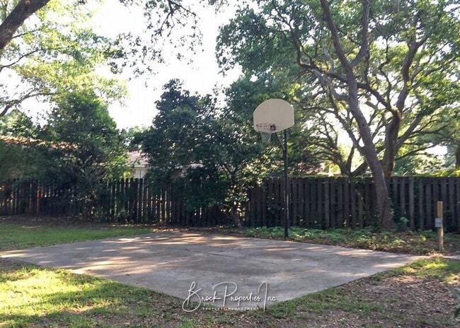 Building Photo - 7865 Apollo Dr