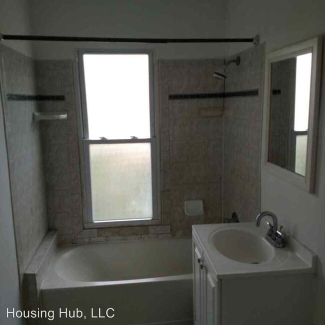 Building Photo - 1825 Emerson Ave N