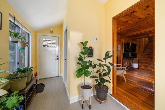 Building Photo - 31 Braeburn Rd