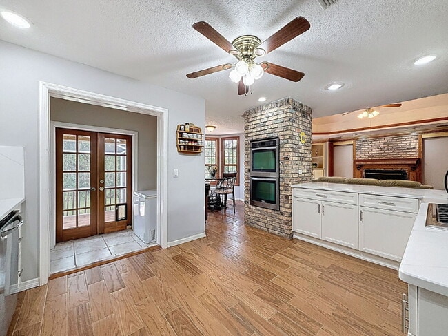 Building Photo - 1055 Riverside Ridge Rd