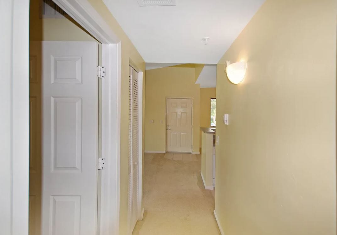 Building Photo - 8010 N Nob Hill Rd