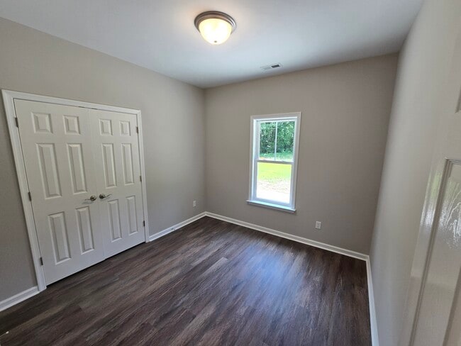 Building Photo - 814 Jackson Dr