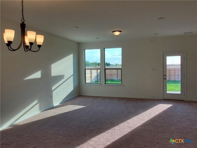 Building Photo - 4001 Woodside Dr