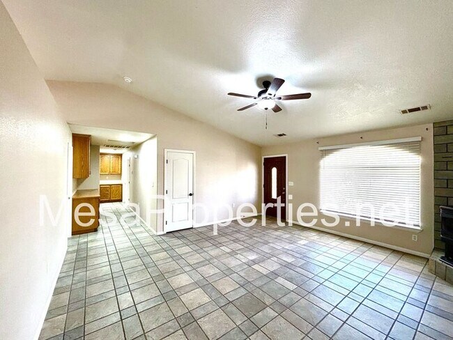 Building Photo - 15601 Sultana St