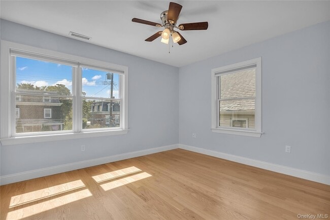 Building Photo - 31 Maple St