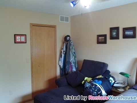 Building Photo - 15644 Garrett Dr