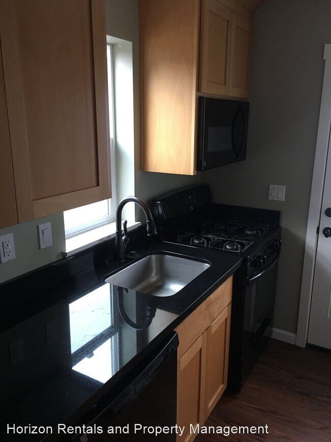 Building Photo - 2 br, 1 bath House - 4330 SE Harborton