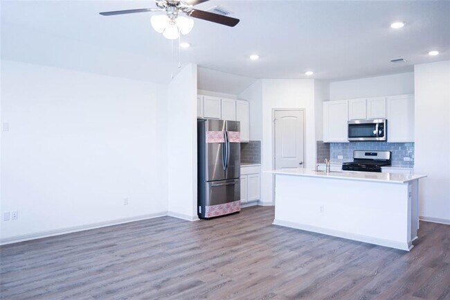 Building Photo - 231 Sweetwater Crk Ln