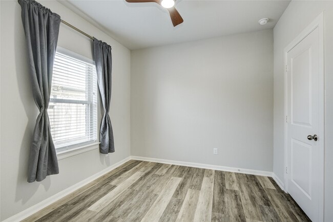 Building Photo - 2815 Torrey Pines Dr