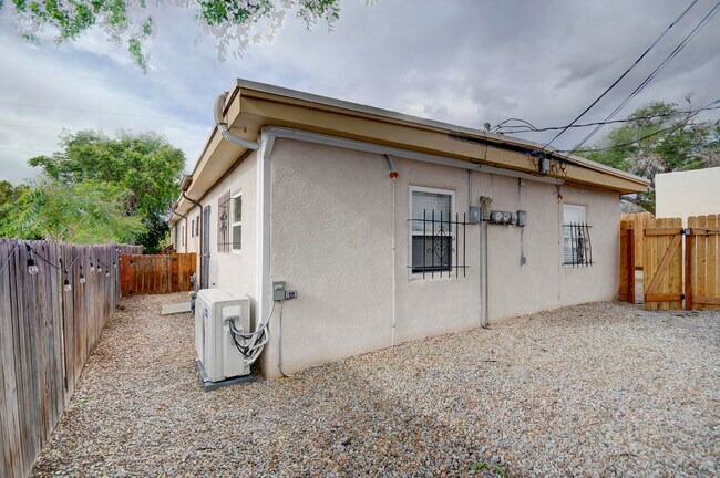Building Photo - 1616 Coal Ave SE