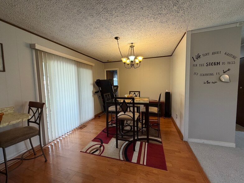 Building Photo - 3513 Roseway Dr