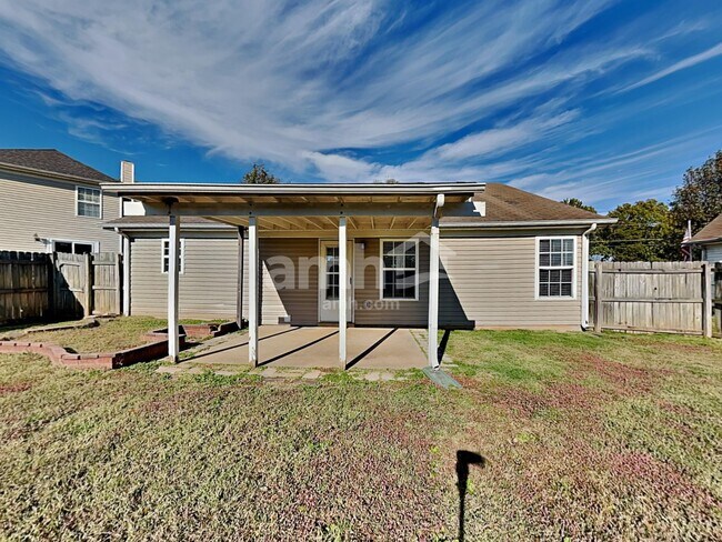 Building Photo - 1104 S Hampton Close