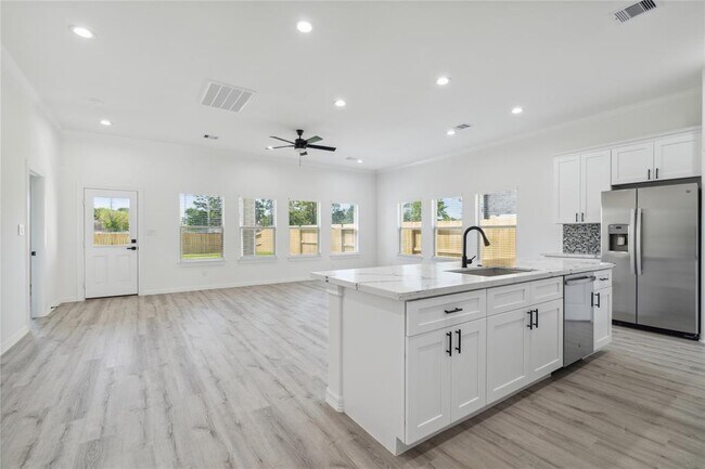 Building Photo - 9711 Champion Heavens Dr