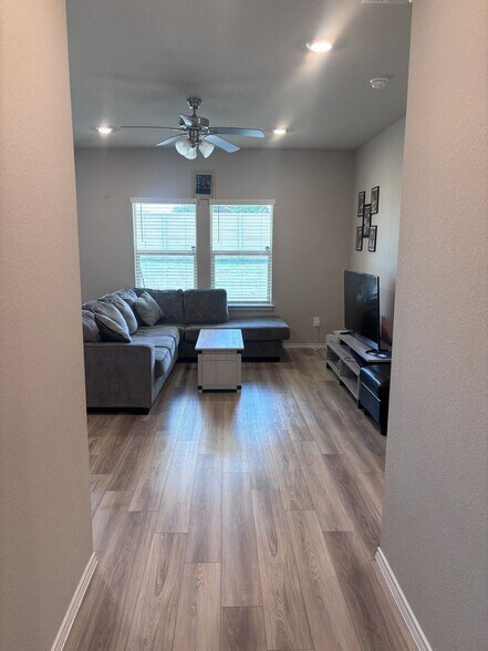 Building Photo - 2702 Wigeon Wy