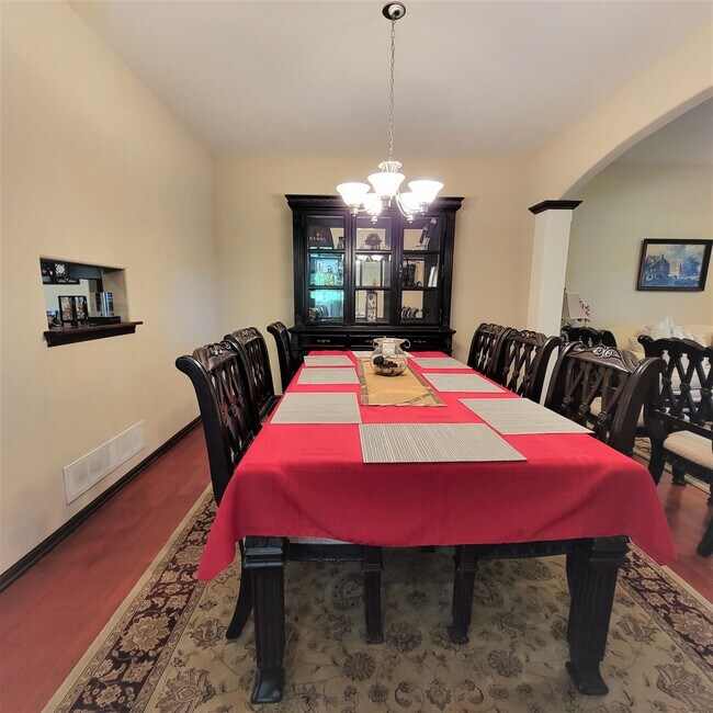 Building Photo - 520 Golden Eagle Ct