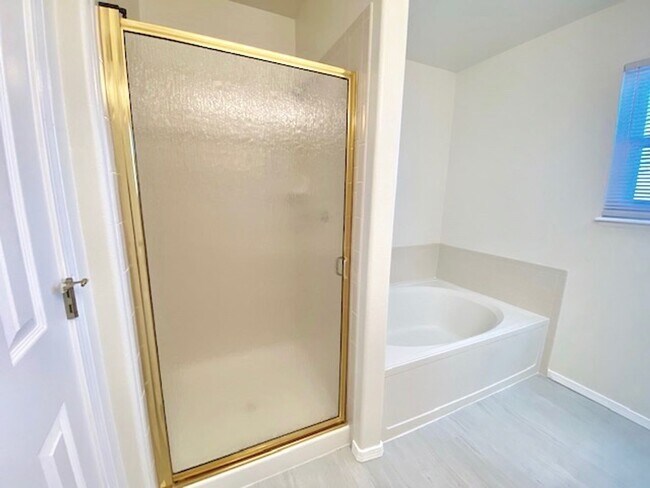 Building Photo - Spacious Briargate 4 Bedroom/3.5 Bathroom Home with huge Yard