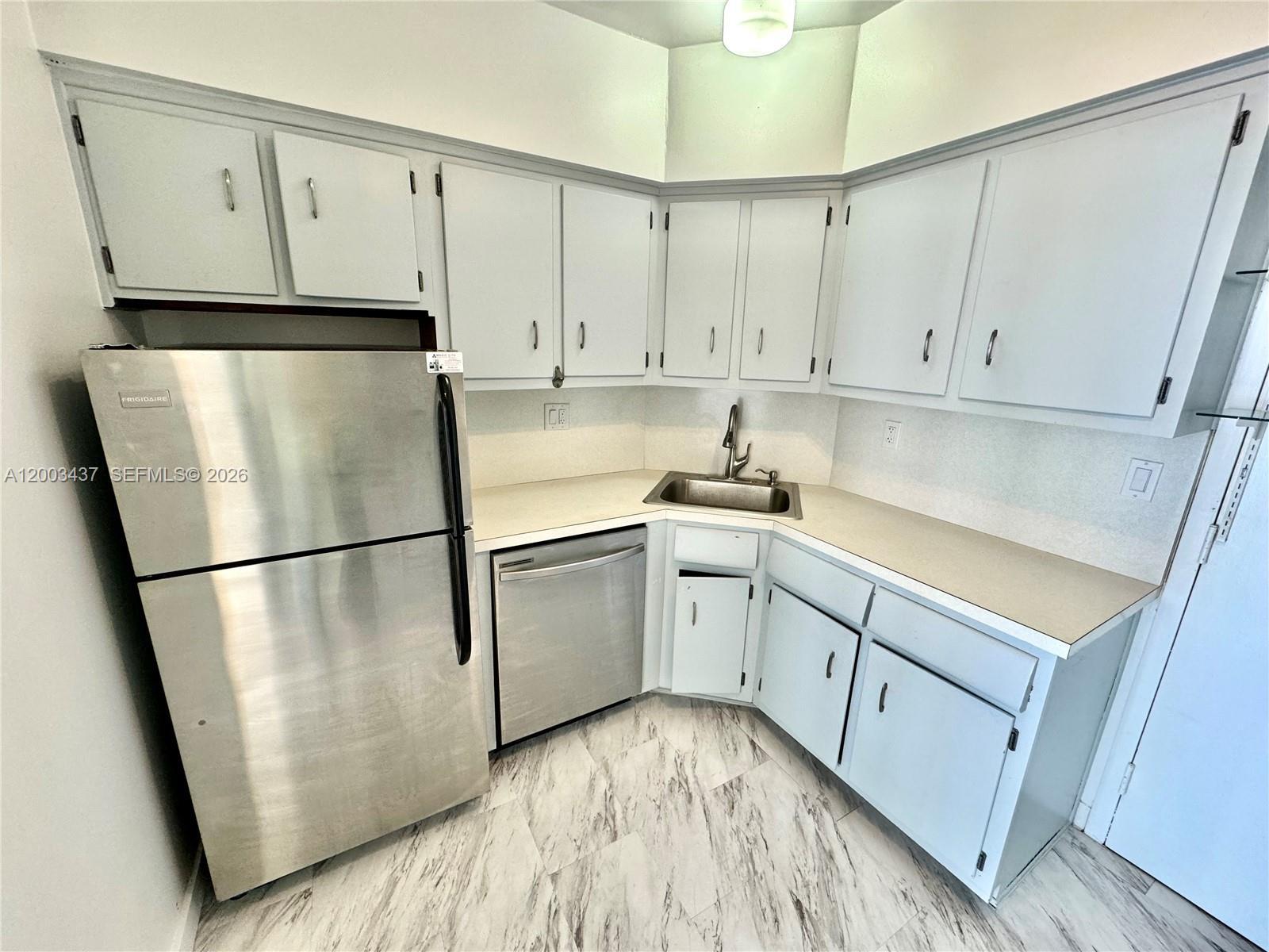 Building Photo - 1430 Brickell Bay Dr