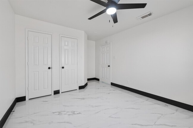 Building Photo - 10703 White Bridge Ln