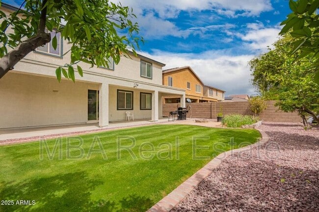 Building Photo - 42511 W Cheyenne Dr