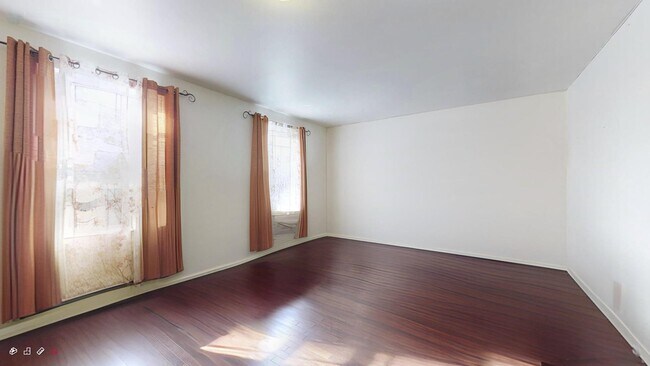 Primary Photo - 1280 Hoe Ave