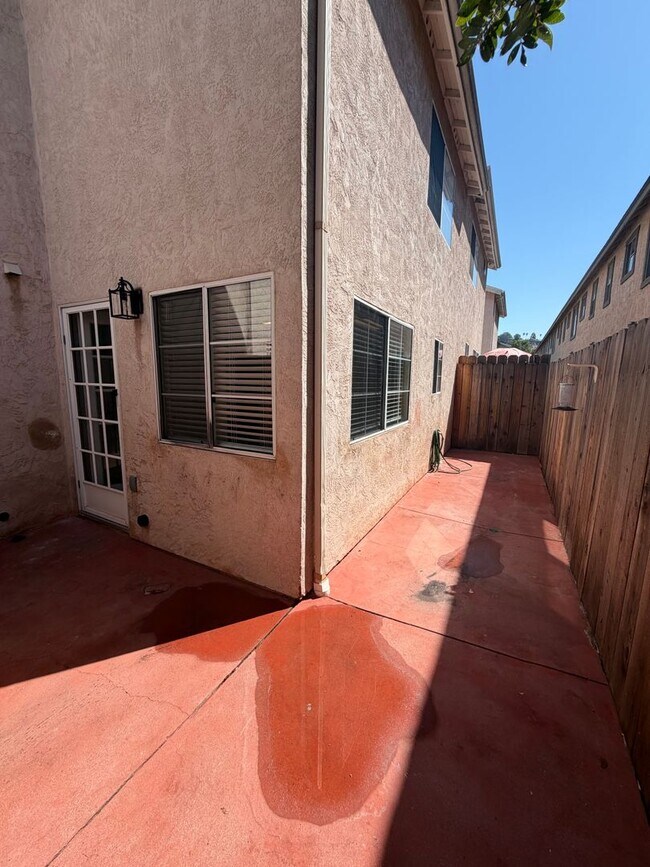 Building Photo - 1031 S Mollison Ave