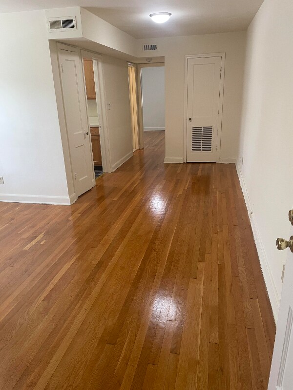 Primary Photo - 1530 N Longfellow St