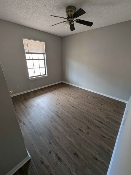 Building Photo - 1303 Brown Dr