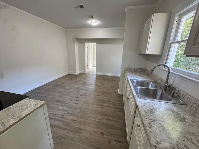 Building Photo - 3 Bedroom Single Family House 611 DIP in Mobile, AL 36606